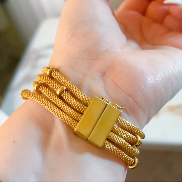 Neiman Marcus gold bracelet 7” long gorgeous vintage magnetic & snap - Picture 7 of 10